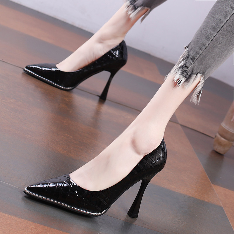 欧美洋气高跟鞋女2025春季新款网红铆钉浅口尖头细跟显瘦套脚单鞋,女鞋,浅口单鞋,淘宝优惠券,粉丝福利购,淘宝优惠卷