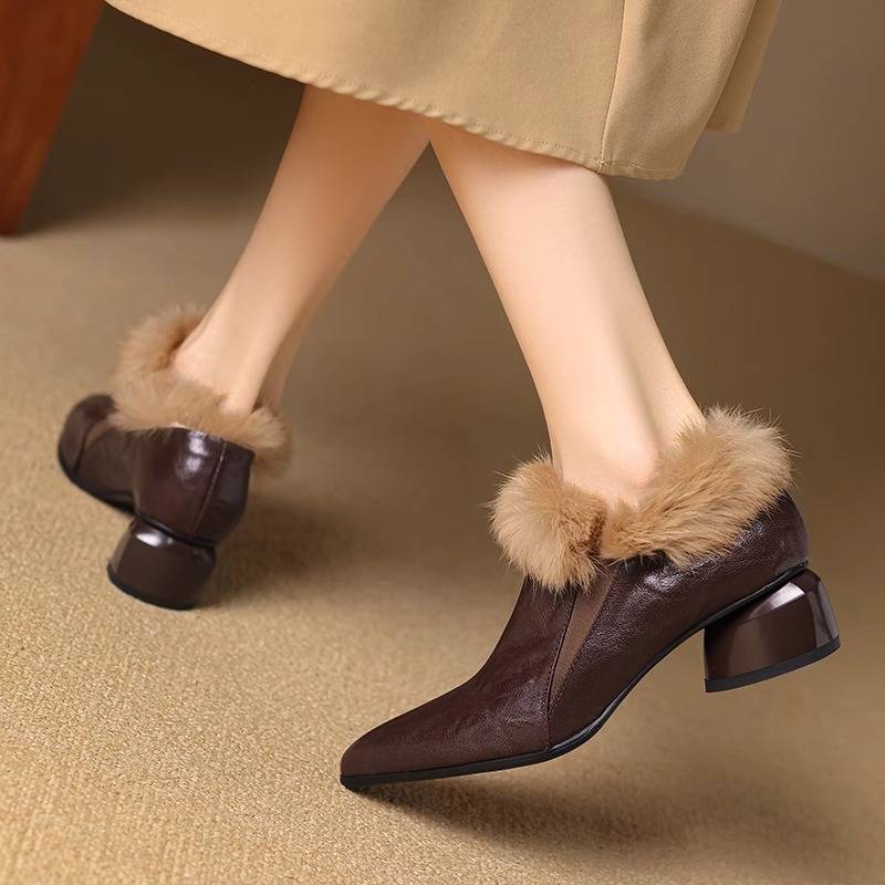 保暖加厚兔毛中跟小皮鞋女2025新款冬季加绒尖头毛毛单鞋舒适棉鞋