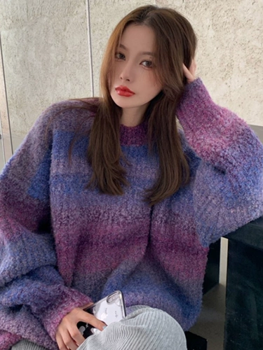 Пуловер свободного кроя с круглым вырезом