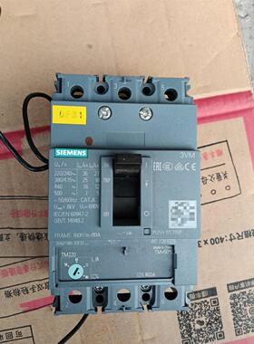 出西门子品牌塑壳断路器，灰色外壳，型号3VM1180-3EE