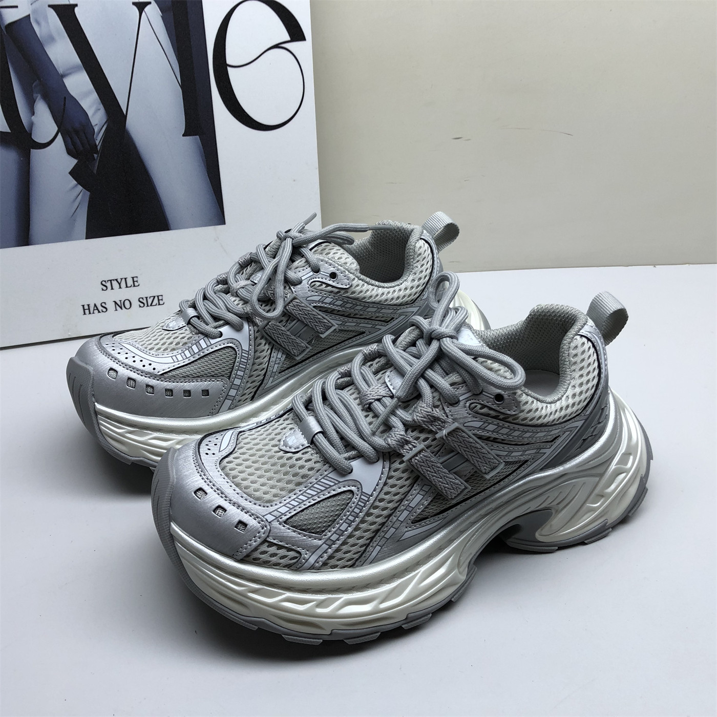 35码孤品清仓真皮女鞋休闲风厚底老爹鞋女增高百搭显瘦运动鞋灰色