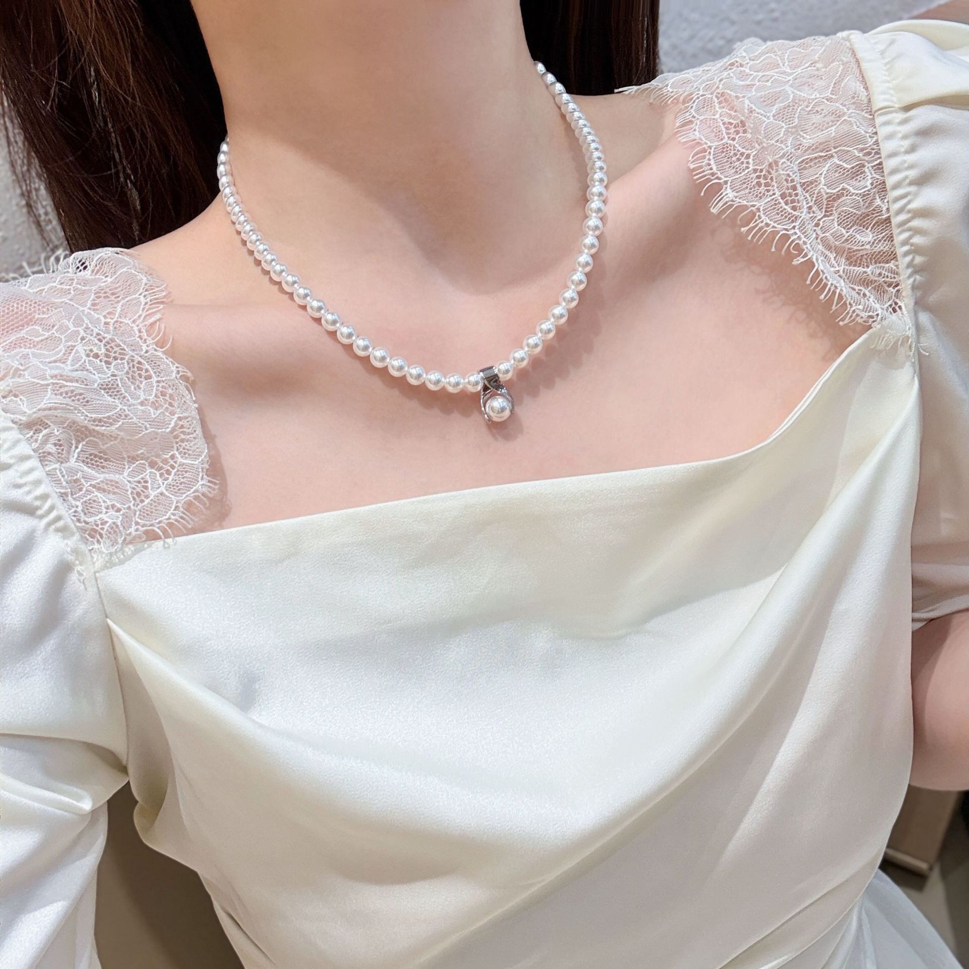 s925纯银正圆施家珍珠花苞吊坠锁骨链女气质时尚轻奢冷光串珠项链
