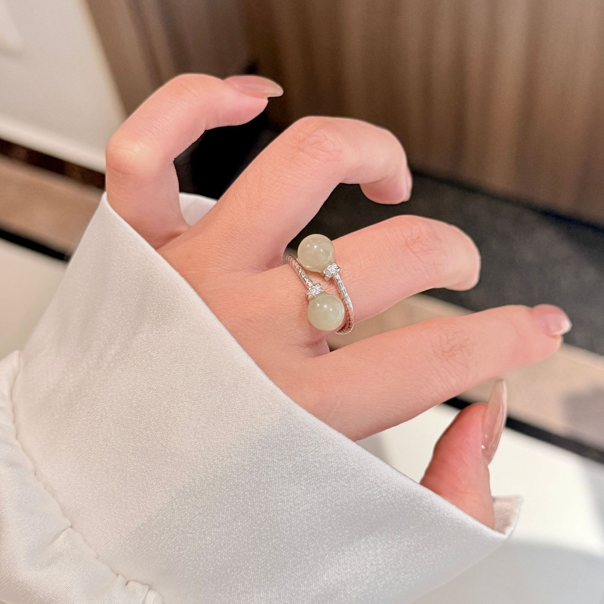 s925纯银晴水和田玉缠绕麻花双珠戒指女小众温柔新中式高级感指环