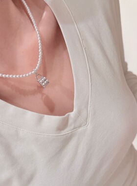 2026新款施家珍珠满钻挂锁吊坠气质小众项链女个性轻奢风锁骨链