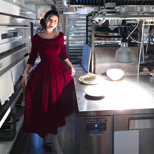 渔小平 蔷薇郡 过年战袍露背小红裙礼服裙2026春季七分袖连衣裙