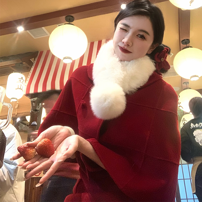 渔小平 特蕾沙 新年战袍狐狸毛领全羊毛双面呢斗篷外套半身裙套装