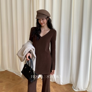 U百搭显瘦打底衫 Best 内搭上衣 T恤女秋冬新款 TCCW小众纯色V领长袖