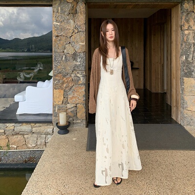 BestU暗纹提花收腰吊带连衣裙