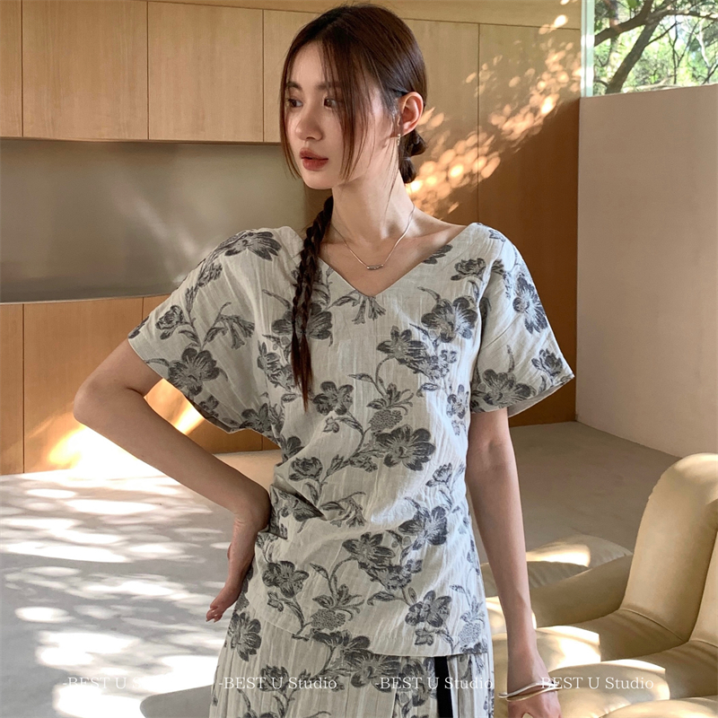 BestU系带V领提花T恤棉麻