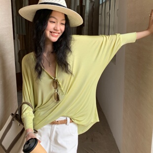 TCCW小众T恤女夏季新款慵懒风V领宽松凉感防晒罩衫纯色百搭上衣