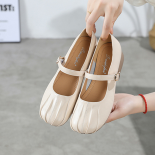 女鞋轻便舒适软底小皮鞋女真皮浅口低跟方头单鞋软皮大码平底鞋43