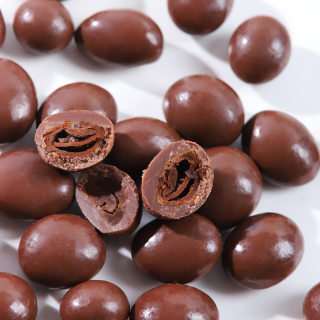 巧克力风味咖啡豆夹心巴旦木坚果仁葡萄干花生罐装网红巴旦木零食