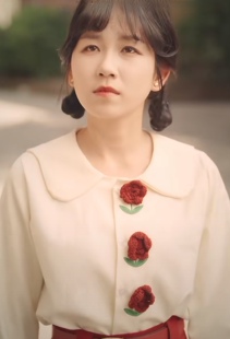 穿成七零教官前妻姜瑜曼同款2025新款春装玫瑰花上衣+半裙两件套