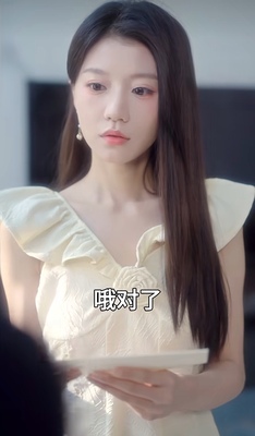 枭爷夫人她来自农村梁小草同款荷叶v领气质无袖连衣裙2025新款