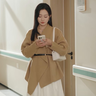 爱在尘埃中绽放余可同款卡其色不规则翻领针织毛衣外套女