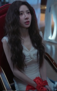 雀笼白薇同款 V领蕾丝花边不规则小众背心连衣裙长裙2026小心机