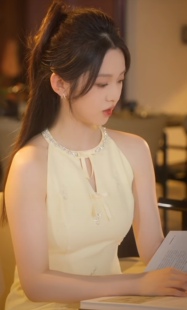 短剧夫人她专治不服沈青瓷同黄色小香风蝴蝶结挂脖A字连衣裙短裙