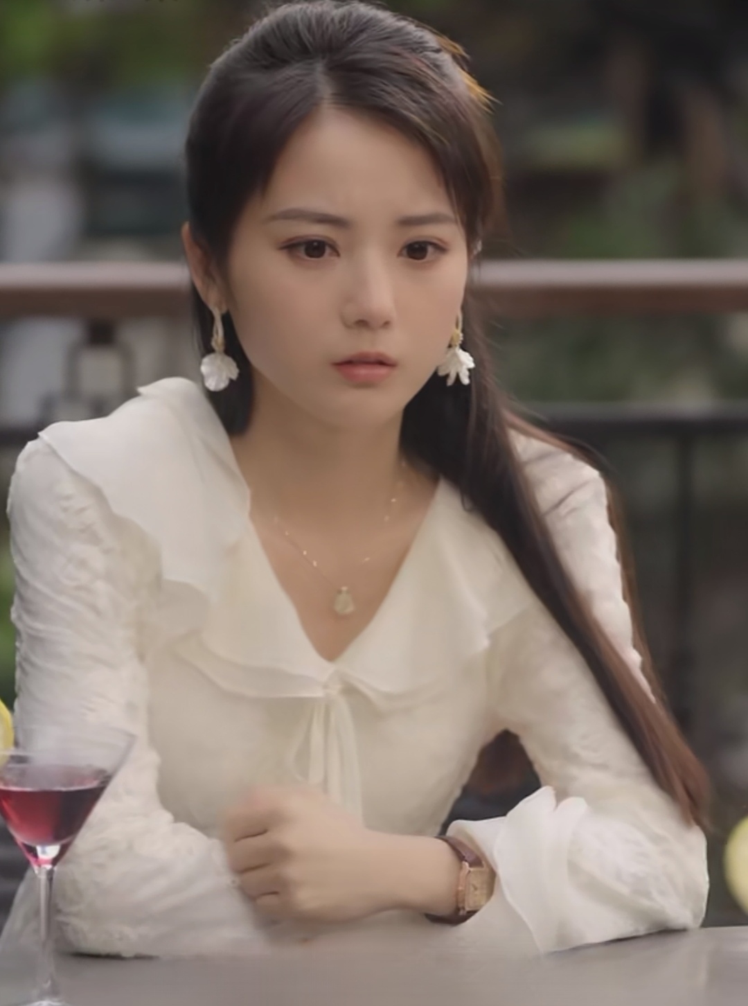 短剧沐野倾心金沐宛同款2025新款白色荷叶边长袖高腰蕾丝连衣裙