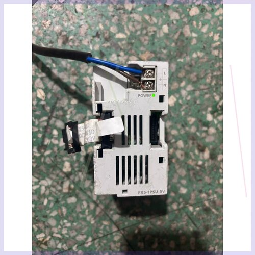 s菱PLC电源模组 FX5-1PSU-5V ，功能正常，有点