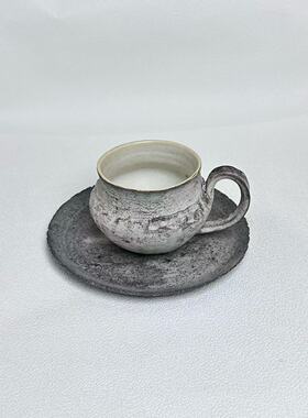 日本作家器柳川晶子粗陶盘咖啡杯碟碗浮雕质感白化妆土自然的碎片