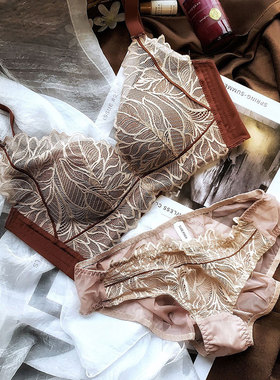 刺绣款大码85C90C95C收副乳深V聚拢加宽内衣裤薄杯性感无钢圈文胸