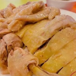 上海小绍兴白斩鸡 鸡皮脆嫩 酱油蘸料味道鲜美 肉质细嫩柔滑