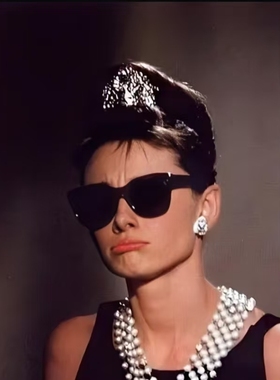 蒂凡尼的早餐 同款复古黑框玳瑁太阳镜赫本风小黑裙装扮开车墨镜