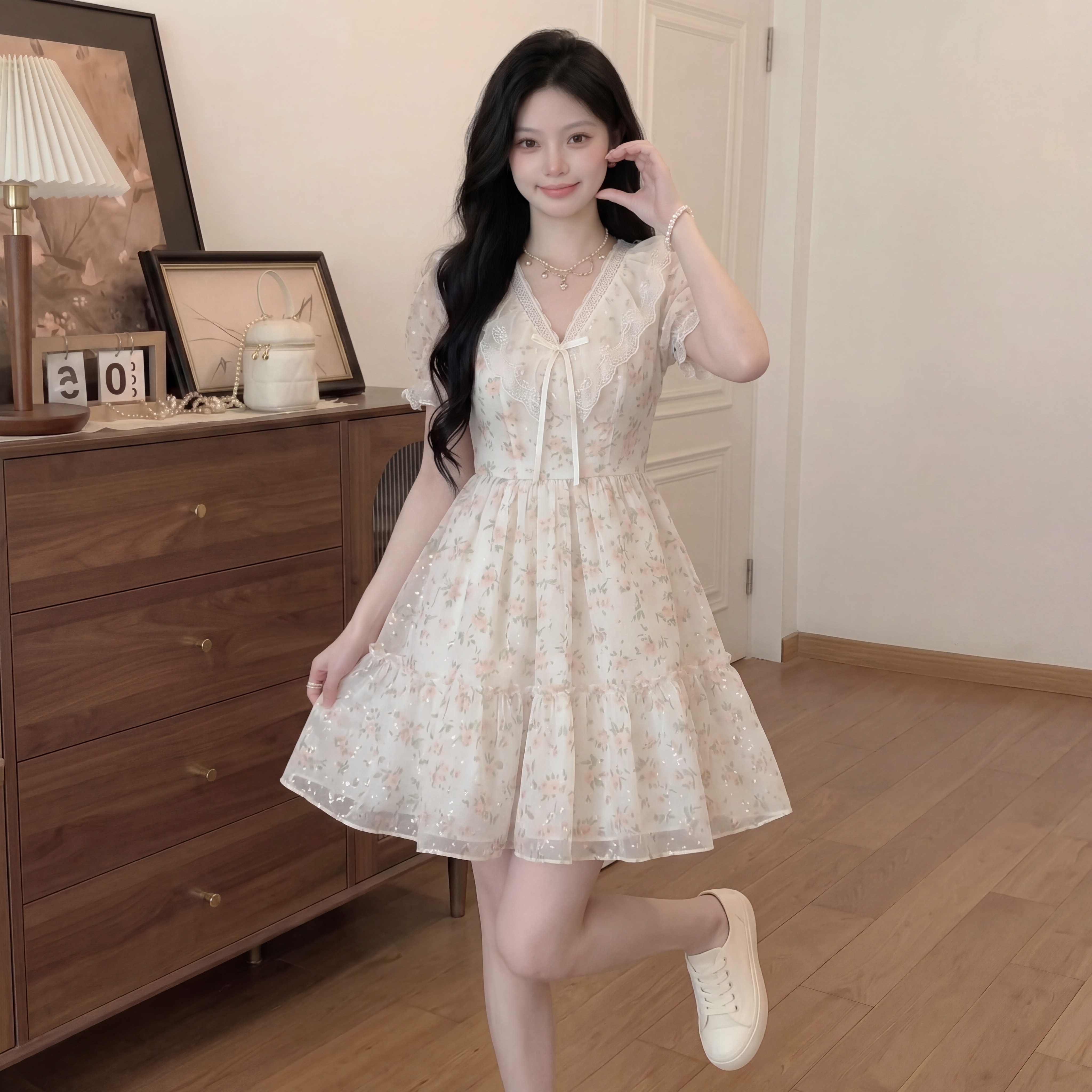 2026年夏季新款法式网纱碎花V领荷叶边短款温柔风公主风连衣裙女