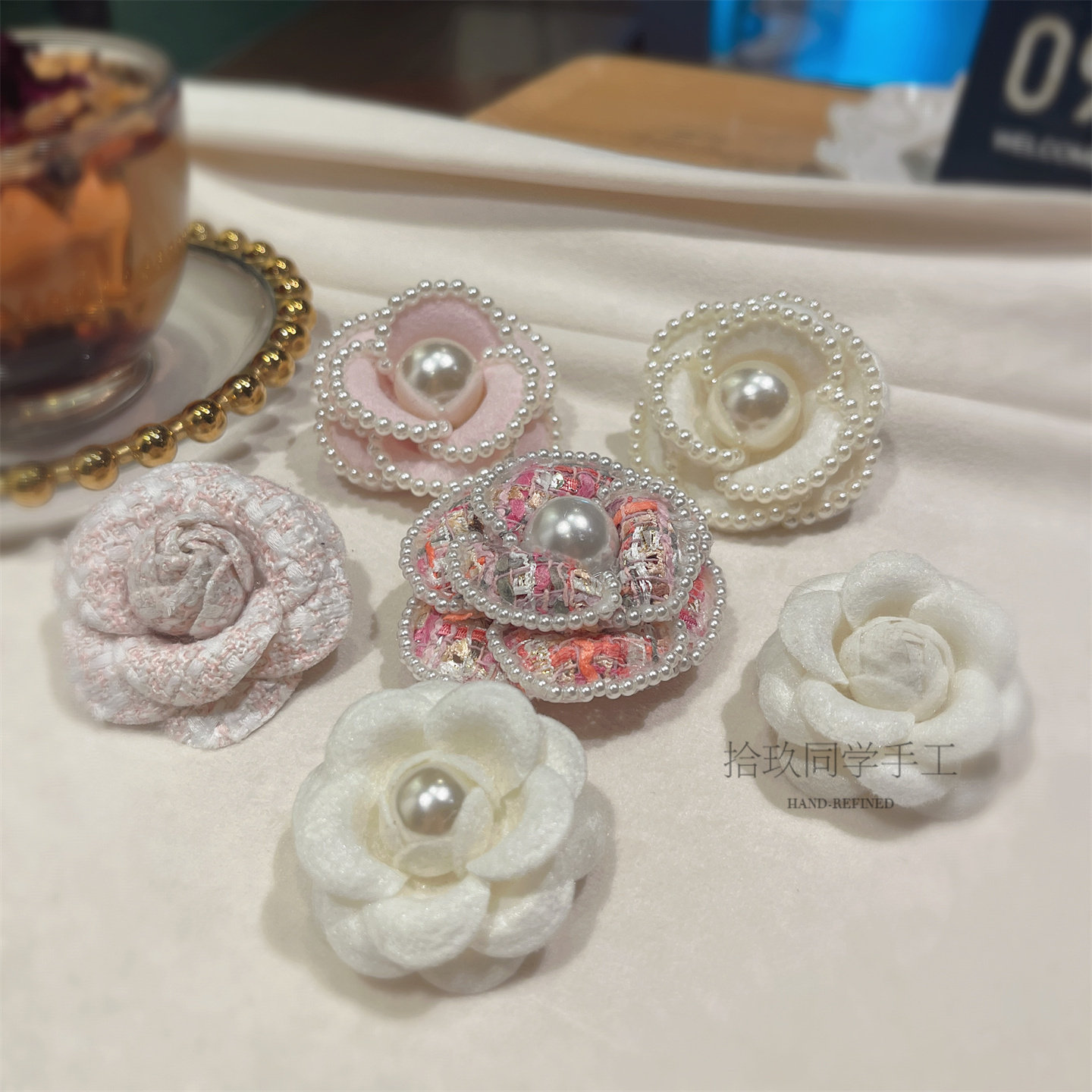 针织毛衣粉色奶油白胸花立体手工山茶花胸针发夹仿珍珠精致温柔感