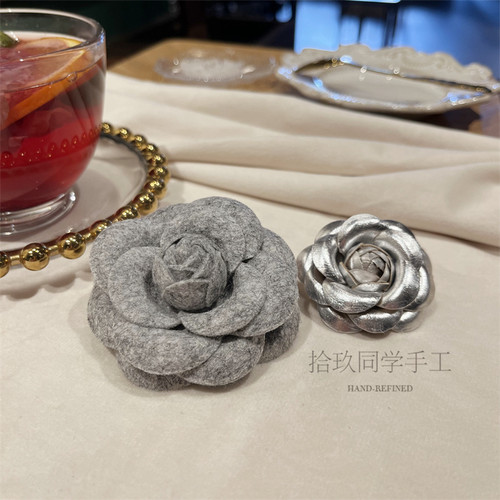 高级灰叠戴miu系千金风胸针