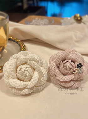 法式复古文艺雅白山茶花胸针春夏高级清新氛围感穿搭配饰连衣裙女