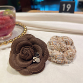秋冬棕咖色山茶花胸针复古名媛小香别针中古轻奢配饰西装 毛衣胸花