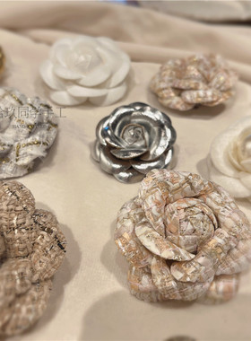 法式小香风素雅山茶花胸针高级超定型优雅外套配饰女精致装饰帽花