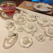 优雅白色手工山茶花胸针别针千金法式 小香风高级感开衫 胸花配饰潮