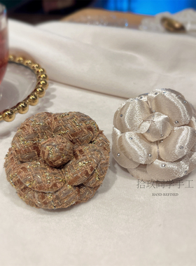 大Eees同款山茶花胸针琥珀香香美拉德小香风手工复古胸花外套别针