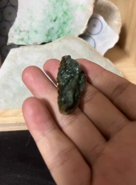 缅A翡翠冰种油青黄皮特色手工雕双鱼吊坠