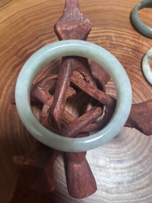 缅甸A货糯化冰晴翡翠手镯