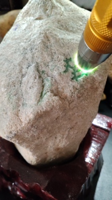 A货翡翠糯种手镯位色料原石摆件