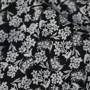 日本进口薄款黑白花笺小枝花印花亚麻棉混纺面料设计师布料
