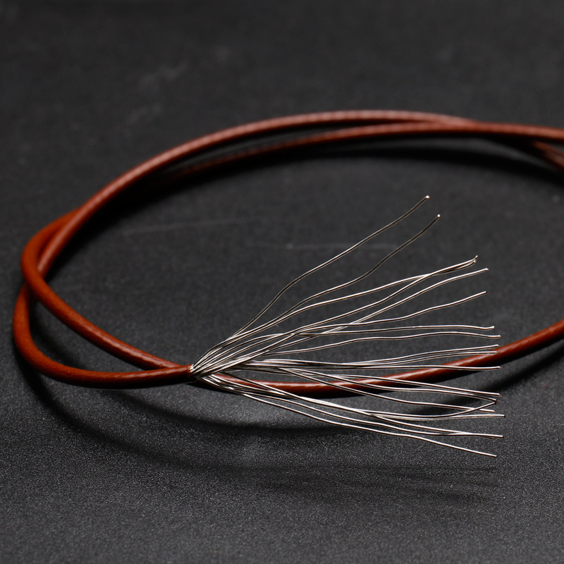 皮薄肉厚，外皮200度特氟龙，内芯19支镀银丝，线身柔软