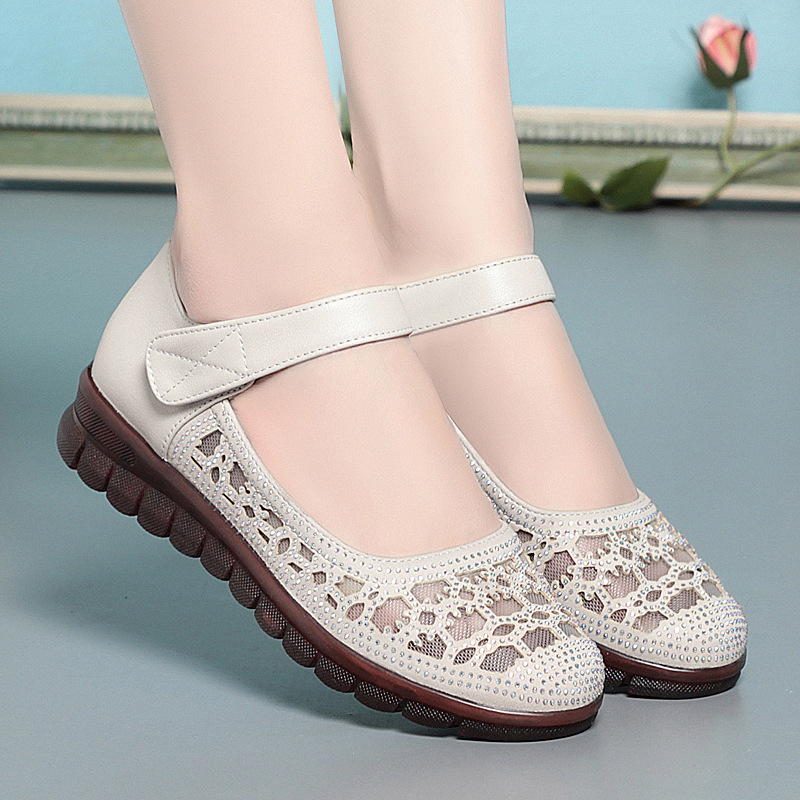 新款妈妈软皮女鞋春夏季软皮单鞋包头凉鞋平底镂空网鞋大码妈妈鞋