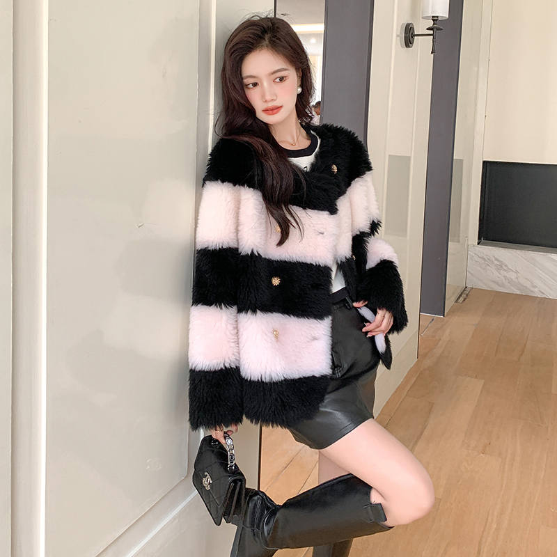 2025新款皮毛一体女短款条纹羊剪绒托斯卡纳羊羔毛拼色皮草外套