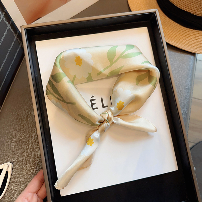 12姆米真丝小方巾女春秋百搭丝巾