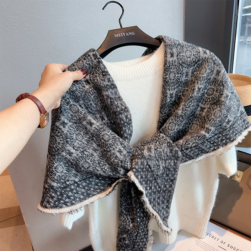 复古几何气质三角巾披肩保暖围巾