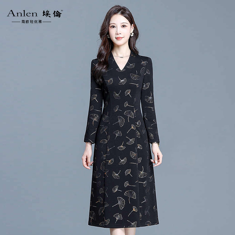 埃伦九分袖黑底修身显瘦减龄长裙