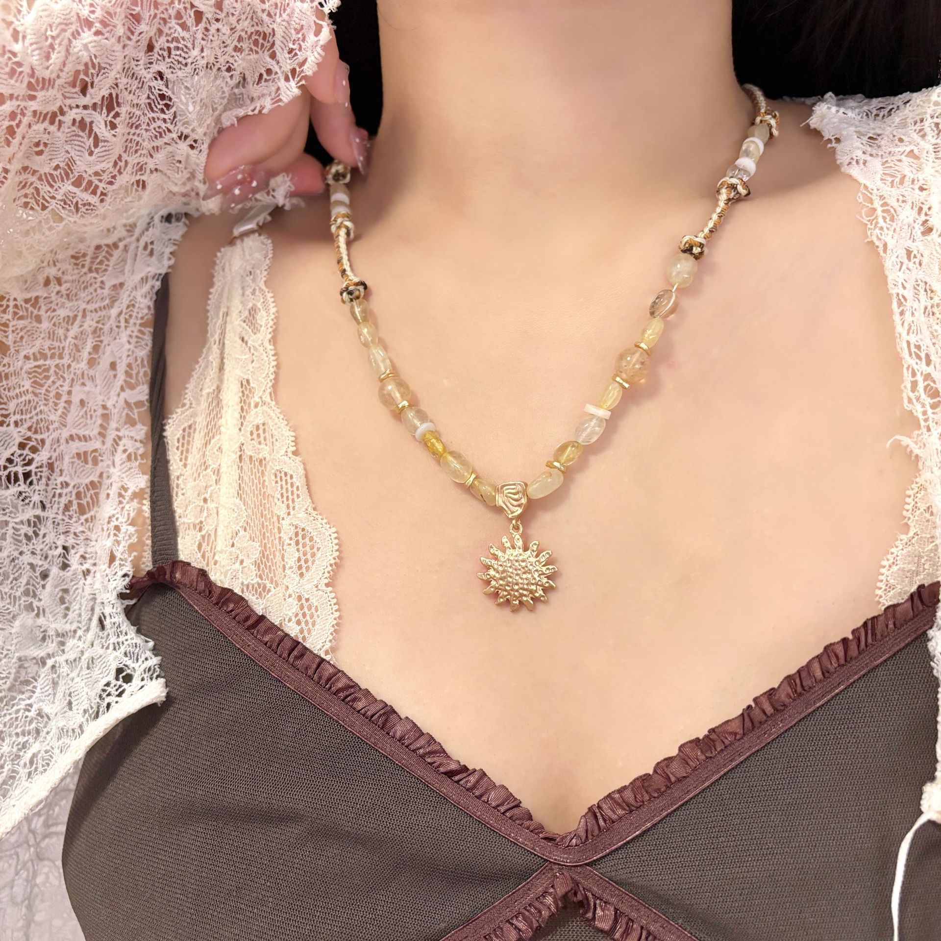 太阳天然石串珠项链女秋冬轻奢小众设计复古编绳锁骨链颈链