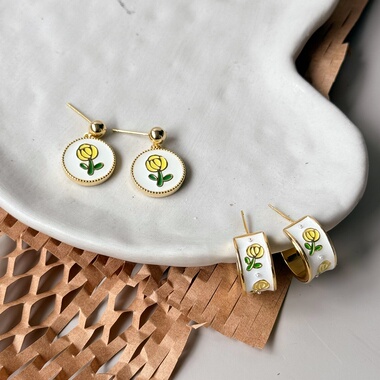 黄色卡通郁金香花朵甜美风少女耳钉C圈耳扣s925银针 日常耳环耳饰