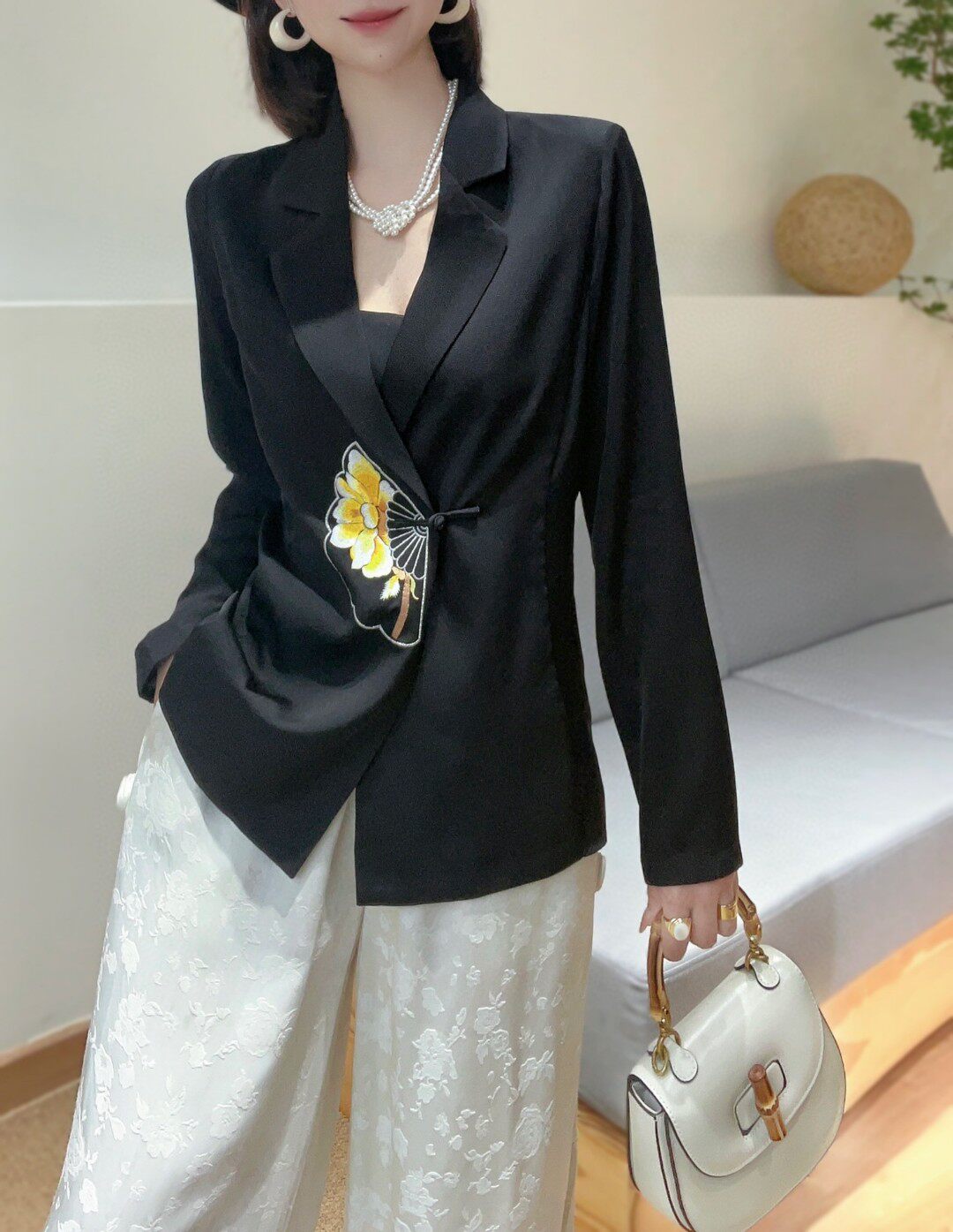 霓裳羽衣 春夏重磅真丝双乔刺绣黑色西装领长袖女外套上衣衬衫