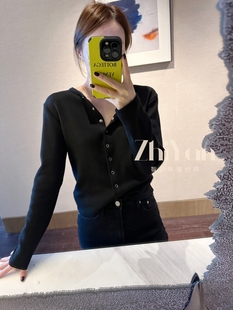 智研 厚实黑色秋冬棉感正肩银色按扣合身百搭小版t恤韩国2023新品