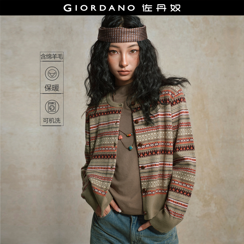 佐丹奴圆领撞色提花条纹针织衫